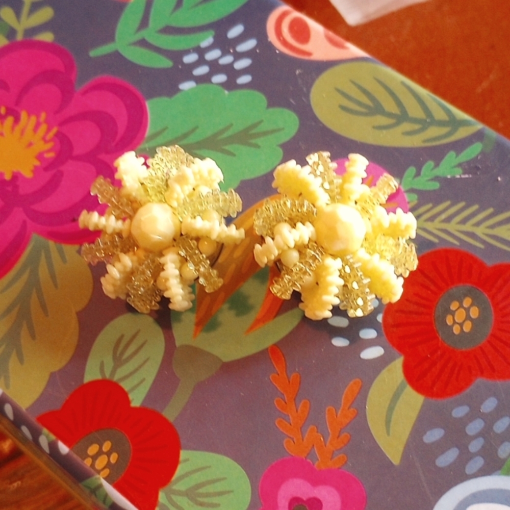 SALE 50s Bakelite pair 0f Earrings like pieces of coral well made!! Great cond